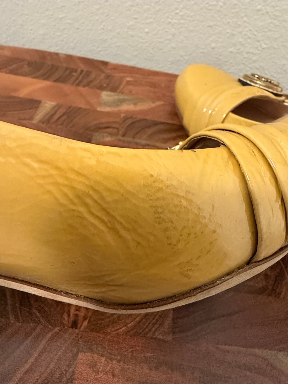 Gucci Hysteria Yellow Mustard Patent Leather Heels Gold Emblem Size 38 C (US 8) - Picture 6 of 9
